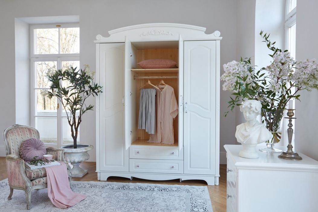 Stilvoller Vierturiger Weisser Kleiderschrank Victoria 805 Bemondi De Ein kleiderschrank soll zwar viel stauraum bieten, aber machen wir uns nichts vor: 4 turiger kleiderschrank victoria 805